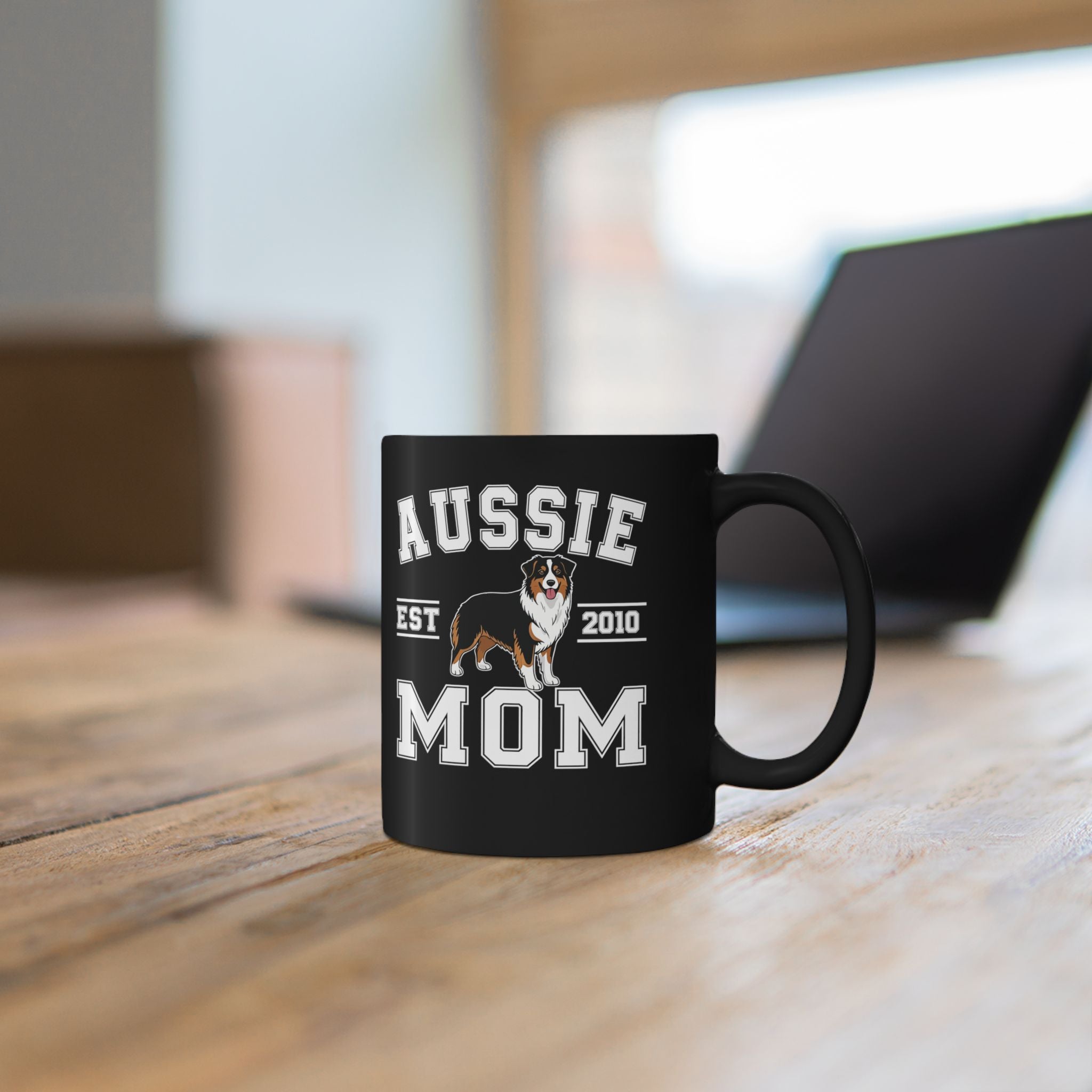 Close-up of Aussie Mom varsity design on personalised black ceramic mug